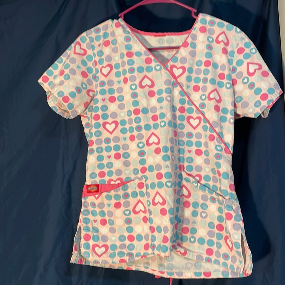 M scrub top